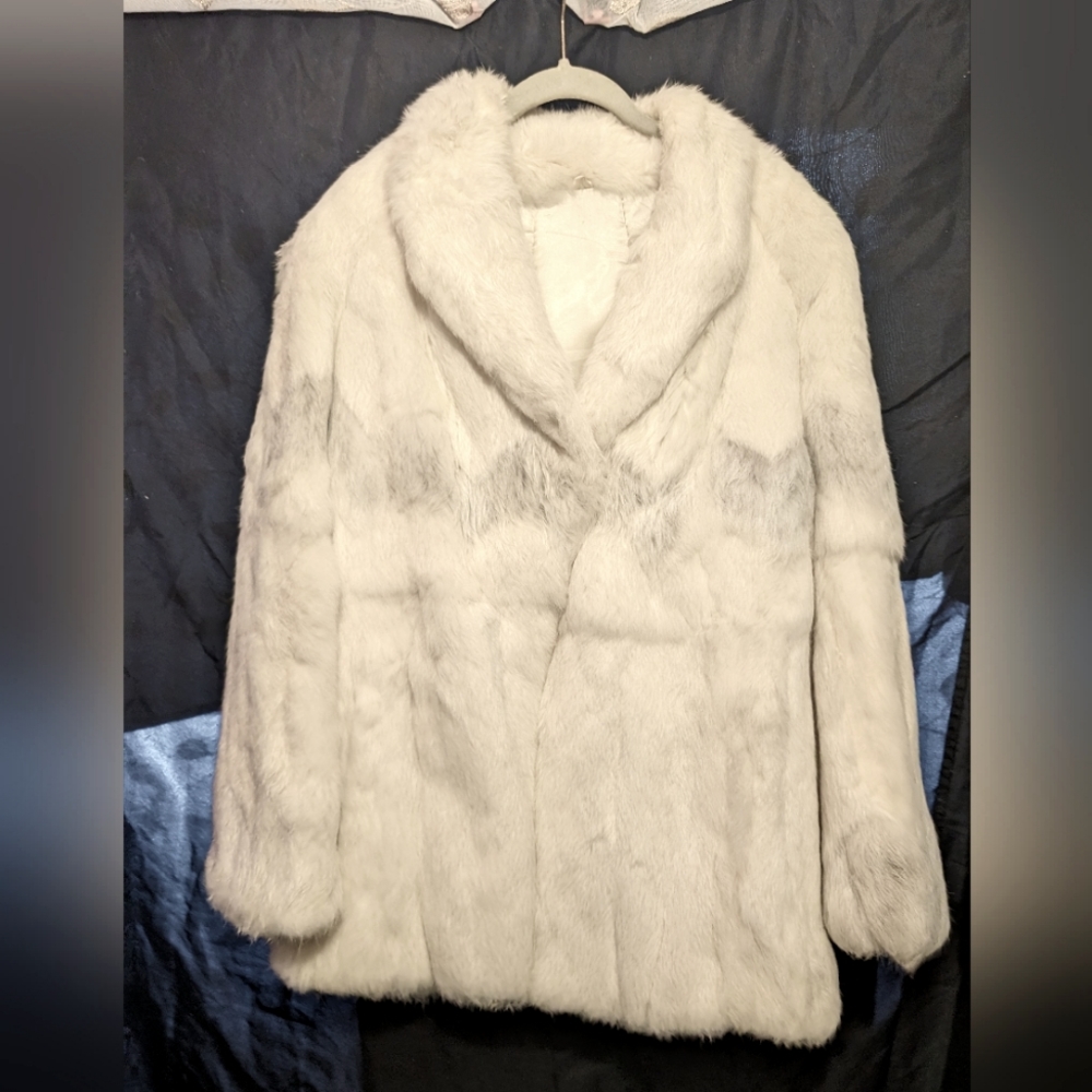 Women's Cream Faux Fur Coat - Classic Shawl Collar